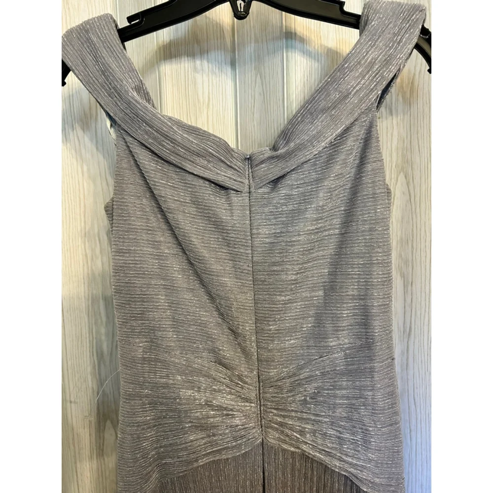 NWT XSCAPE Off-The-Shoulder Metallic Pleated Gown SZ 4 - Picture 5 of 9